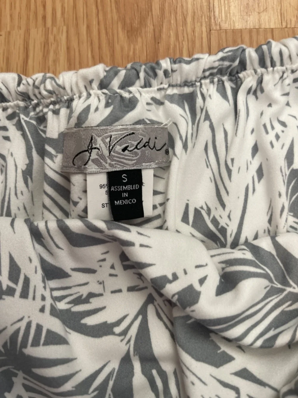 NWT J. Valdi Strapless Gray & White Tropical Cropped Jumpsuit / Coverup Size S
